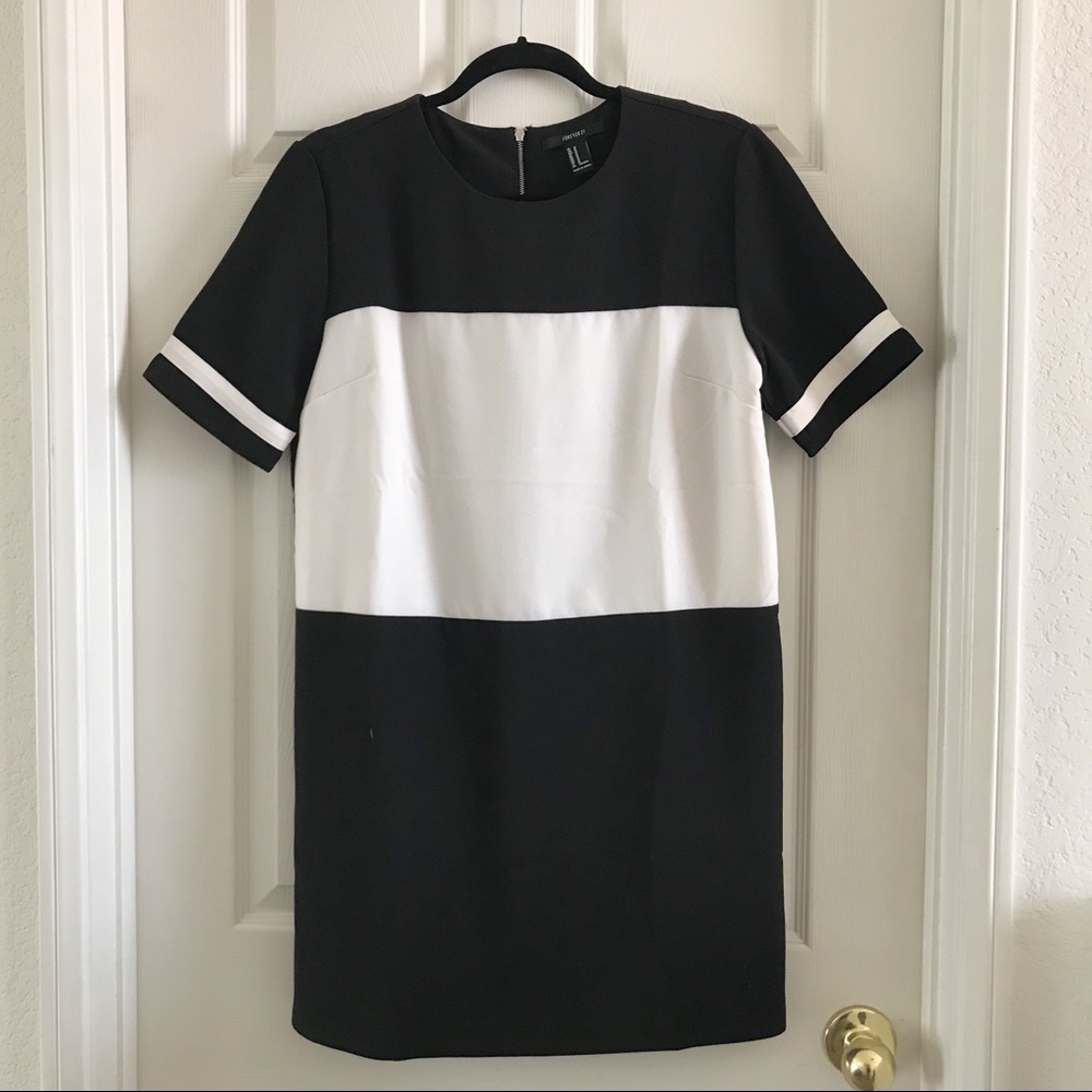 Forever 21 Women’s black and white colorblock shift dress size M